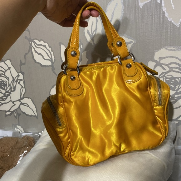 Tod’s small nylon handbag -authentic✅ leather handles✅ firm ✅ - Picture 5 of 17